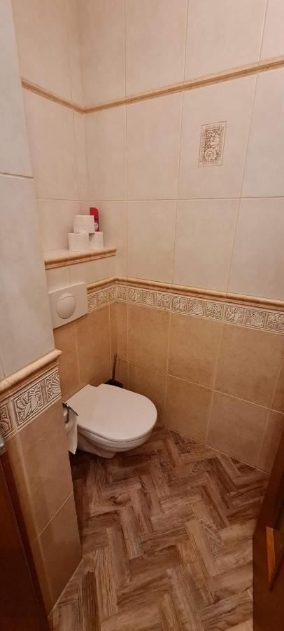 B48 Bigflat - Kenyelem 130 M2 En Βίλα Törökbálint Εξωτερικό φωτογραφία
