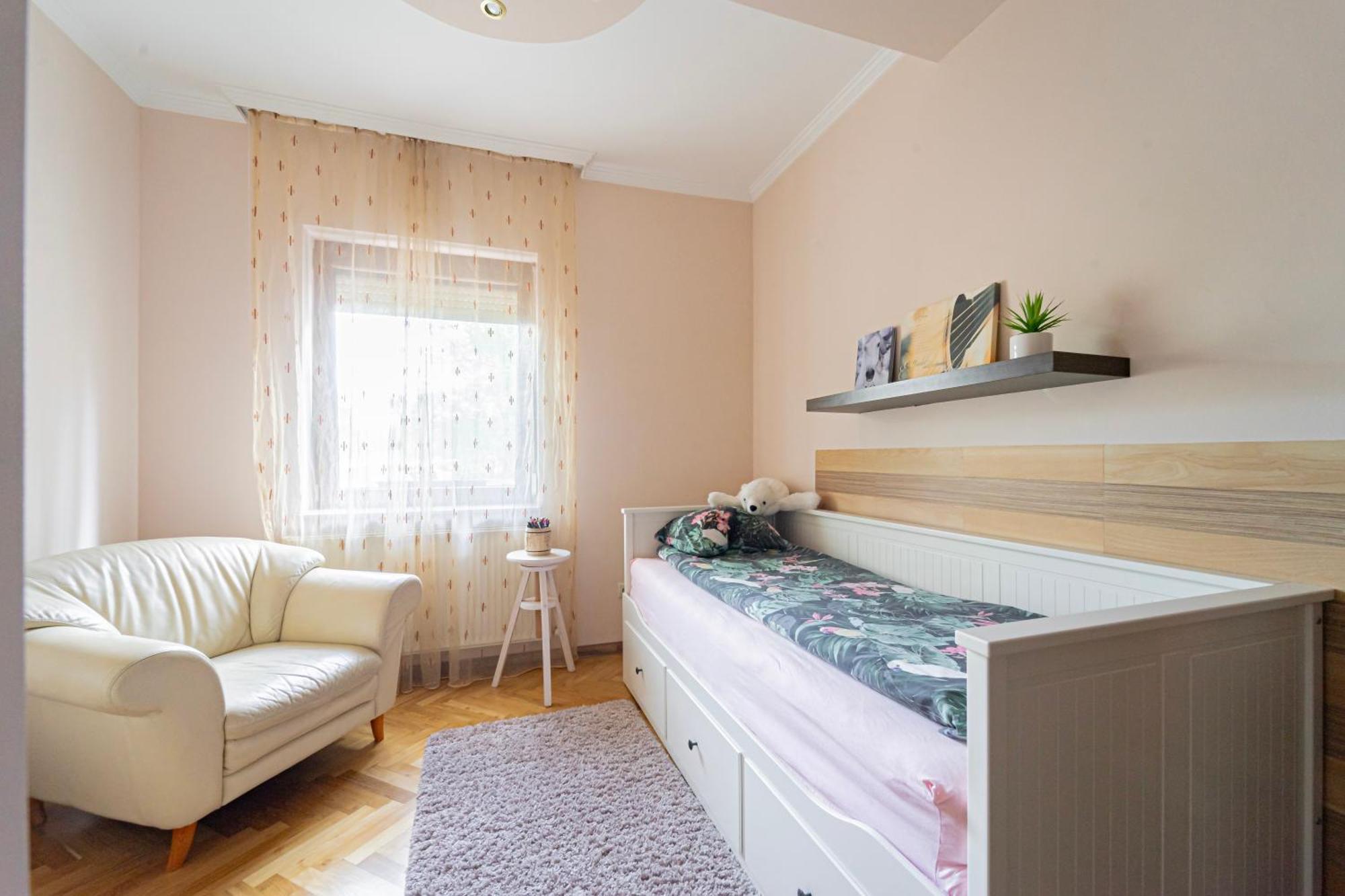 B48 Bigflat - Kenyelem 130 M2 En Βίλα Törökbálint Εξωτερικό φωτογραφία