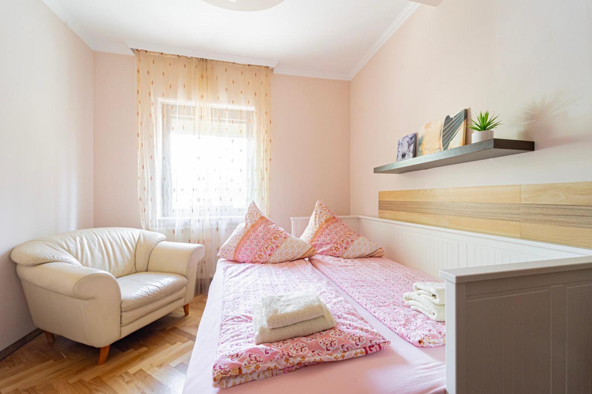 B48 Bigflat - Kenyelem 130 M2 En Βίλα Törökbálint Εξωτερικό φωτογραφία