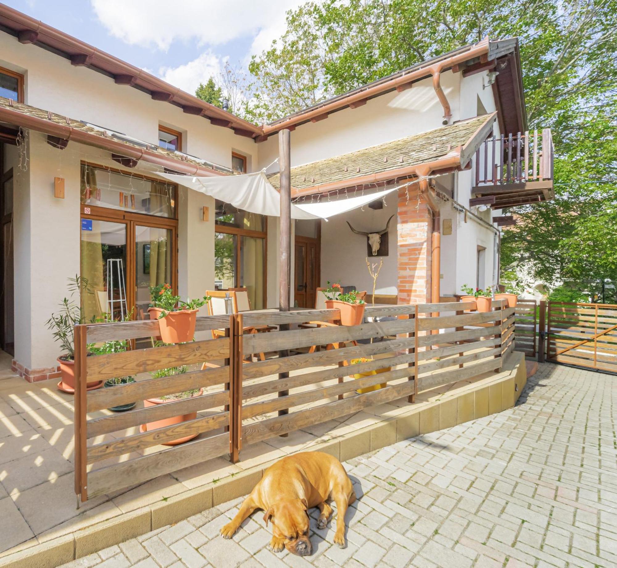B48 Bigflat - Kenyelem 130 M2 En Βίλα Törökbálint Εξωτερικό φωτογραφία